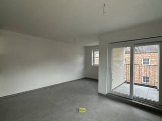 <p><span>Aankoop mogelijk aan 6% btw. Nieuwbouwappartementen in het hart van Halle-Zoersel</span></p><p><span>Ontdek deze stijlvolle nieuwbouwappartementen op een centrale ligging in Halle-Zoersel. Dankzij de nabijheid van winkels, scholen, openbaar vervoer en belangrijke invalswegen geniet u hier van een uitstekende bereikbaarheid en alle voorzieningen binnen handbereik.</span></p><p><span>De appartementen worden ontworpen met oog voor comfort, duurzaamheid en energiezuinig wonen. </span></p><p><span>* Aankoop aan 6% btw mogelijk volgens de geldende wettelijke voorwaarden.</span></p><p><span>* Ondergrondse staanplaatsen </span></p><p><span> </span></p>