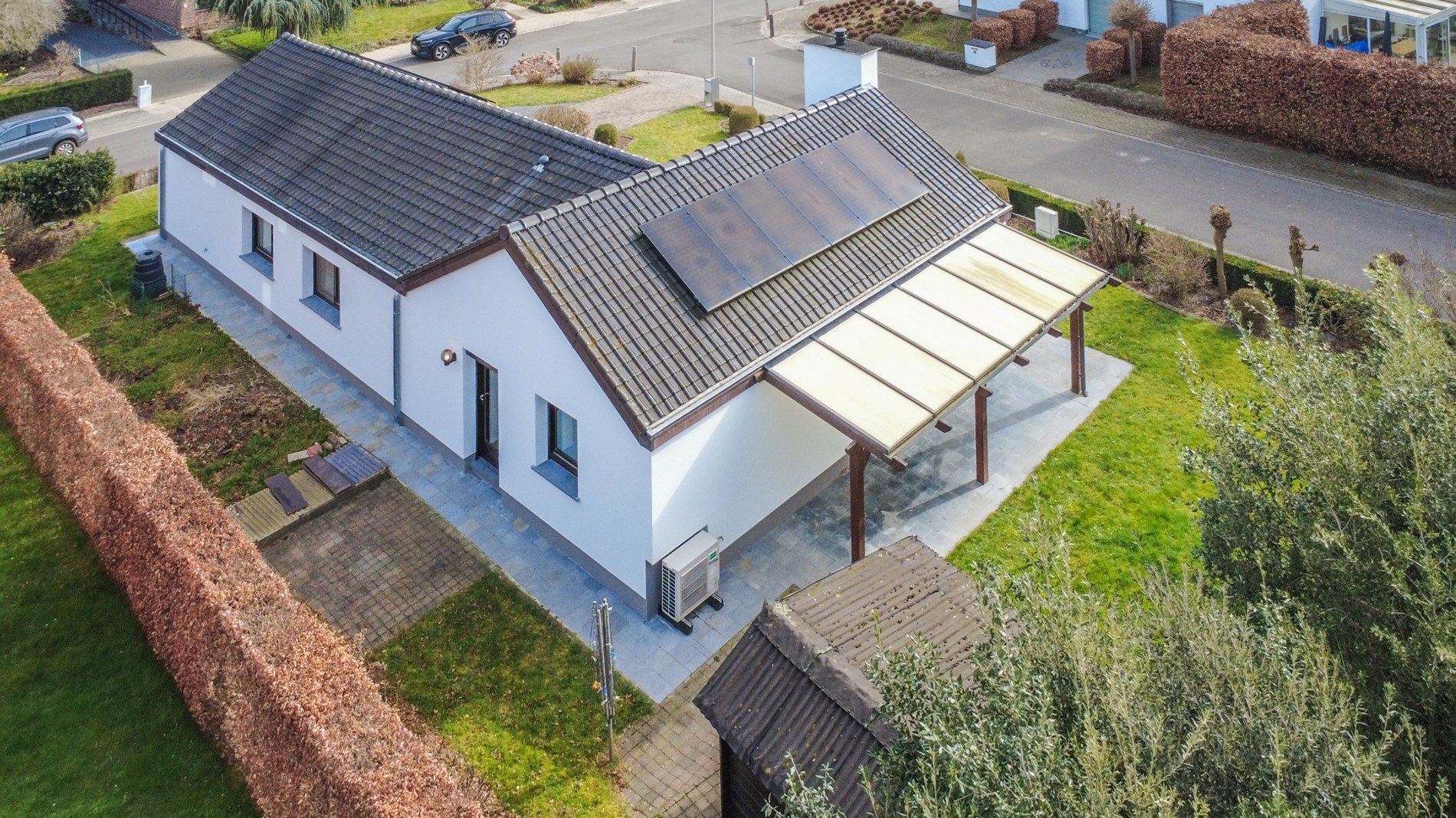 CHARMANTE BUNGALOW MET 2 SLPK + BUREAU OP TOPLOCATIE ! - foto 5