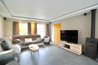 Te koop aan registratierechten (2% of 12%)In een rustige buurt van Oosteeklo vindt u deze moderne en volledig instapklare woning op een perceel van...