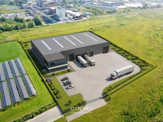<u><strong>BENADERENDE AFMETINGEN:</strong></u><br />Perceelsdiepte: 113m<br />Perceelsgrens diepte: 78m<br /><br /><u><strong>BESTEMMING:</strong></u><br />Volgens het gewestplan Oostende-Middenkust is het perceel gelegen in industriegebied, bestemd voor milieubelastende industriën.<br /><br /><u><strong>LIGGING: </strong></u><br />Op een gunstige locatie met een vlotte verbinding naar het stadscentrum, het strand en de belangrijkste invalswegen.
<ul>
	<li>Strand en zeedijk: 1,5km</li>
	<li>Centrum van Oostende (Wapenplein/Capucijnenstraat): 1,8km</li>
	<li>Station Oostende: 2km</li>
	<li>Op- en afrit E40/A10 Oostende: 3,5km</li>
	<li>Kusttramhalte: 600m</li>
	<li>Winkels, scholen en lokale voorzieningen: op wandel- en fietsafstand</li>
</ul>
<br /><u>* Bijzonderheden</u><br />- Beschikbaar bij het verlijden van de akte.<br />- Onze referentie op <strong>www.centro.be</strong>: <strong>Q0851 </strong>of contacteer ons via <strong>050700102</strong>.<br /> 