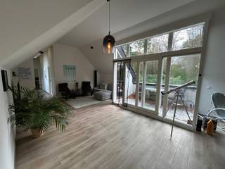 Prijs inclusief kosten (registratierechten + BTW). Hemels wonen in een abdij. Wonen in een park met historische elementen. Wij bieden u dit parkappartement aan, gelegen op de 1ste verdieping (lift aanwezig), in de Sint-Bernardusabdij. Dit appartement is zeer praktisch ingedeeld als volgt: inkomhal, apart toilet, leefruimte met open volledig geïnstalleerde keuken, nachthal, badkamer ligbad en toilet, 2 slaapkamers, berging en wasplaats. Dit appartement beschikt tevens over een terras van 6m² waar het lekker vertoeven is in een mooie groene omgeving. Afgewerkt met hoogwaardige materialen. Privatieve berging, 2 fietsenstallingen en een autostaanplaats zijn in de prijs inbegrepen. Voor meer info kan u ons contacteren op het nummer: 03/283.84.84 of mailen naar gert@ax-quality.be. E-peil: 62, EPC 134 KWh/m² UC12007-A-8.00/12007/686.3/EP19377/A001/D03/SD003 P-score: D - G-score: C. Vg/Pg/Gmo/Vkr/Gvv