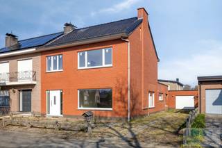 Op een uitstekende locatie te Itegem treffen we deze ruime gezinswoning met charmante tuin.Deze grotendeels gerenoveerde woning bevindt zich in een...