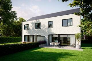ENERGIEZUINIG WONEN - VASTE PRIJS - ALL IN AFWERKING OP MAAT! In Gits (deelgemeente van Hooglede) bouwen wij in een rustig gelegen nieuwbouwwijk 6 woningen. Deze halfopen woning (LOT 9) is gelegen op een perceel van 378m2. De woning is voorzien van een doordachte planindeling met veel lichtinval en een optimale ruimtebenutting. Op het gelijkvloers is er een inkom met gastentoilet, een ruime leefruimte met open keuken en een praktische was/bergplaats. Op de eerste verdieping bevinden zich 3 slaapkamers, een dressing en een badkamer met bad+inloopdouche. De praktische zolder is bereikbaar met een uitschuifbare zoldertrap. In deze VASTE PRIJS zijn alle energiezuinige technieken (warmtepomp, zonnepanelen, ventilatie D, vloerverwarming op beide verdiepingen,...) én ruime afwerkingsbudgetten (keuken, badkamer, vloeren, deuren,...) inbegrepen! Zie jij jezelf hier wonen? Bel Ewout op 0497 588 888 of mail naar contact@huysmanbouw.be voor meer informatie. Meer info over het project op huysmanbouw.be