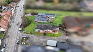 Interessant gelegen perceel bouw-/projectgrond met een perceelsbreedte van ca. 84 m en een perceelsdiepte van ca. 55 m.De projectgrond omvat twee op...