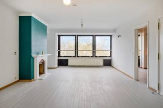 Aan een rustig zonnig pleintje in het hart van Aalst bevindt zich dit gerenoveerde zuid-oost gerichte appartement. De aanwezigheid, in de...