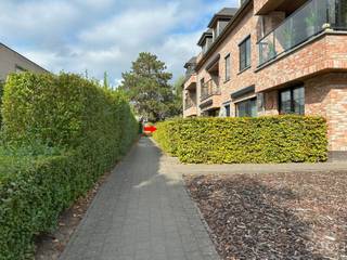 Gunstig gelegen nabij het dorp van Zoersel Sint Antonius, nabij winkels en openbaar vervoer, op het einde van een rustig privaat padje, ontdek je...