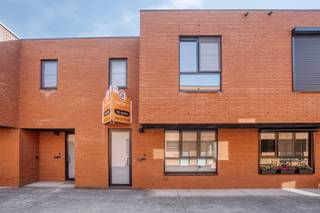 Deze eigentijdse recente woning uit 2012 bevindt zich in het hart van het nieuwe centrum van Kessel-Lo. Deze woning geniet van een zeer...