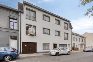 Opbrengsteigendom- Centrale ligging- 5 appartementen en 6 garageboxen- Geen lift aanwezig- Afzonderlijke meters (nutsleidingen)...