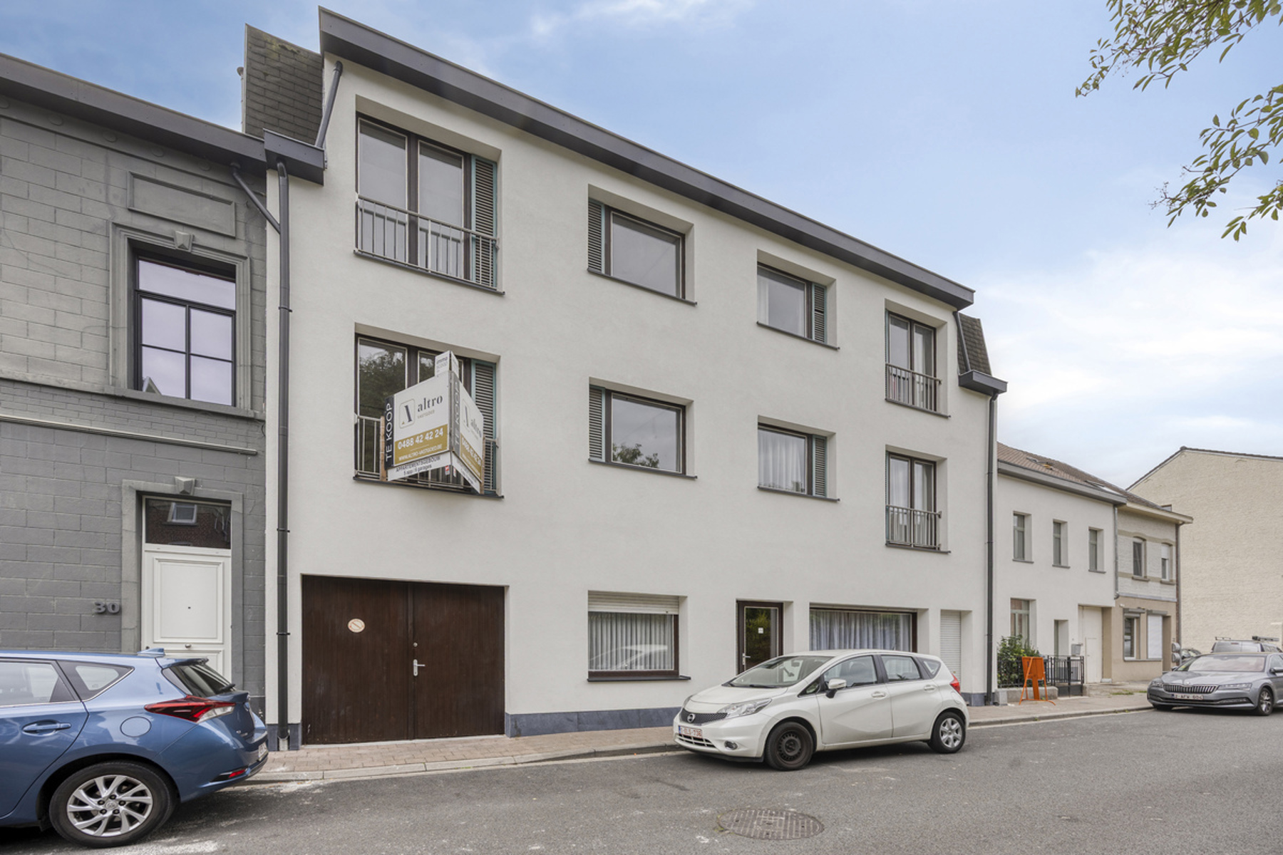 Appartementsgebouw met 5 app en achterliggende garages - foto 1