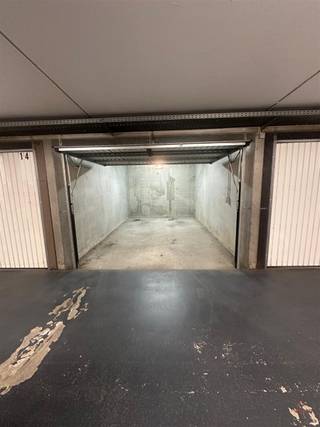 Garage avec porte automatique à Ostende. Découvrez ce garage box pratique et sûr dans le parking souterrain Indigo, situé sur Koninginnelaan à...