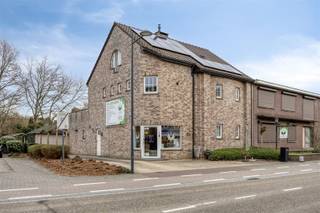 A VENDRE : Propriété commerciale avec habitation sur un emplacement de choix à Heusden-ZolderDécouvrez cette propriété de rendement polyvalente...