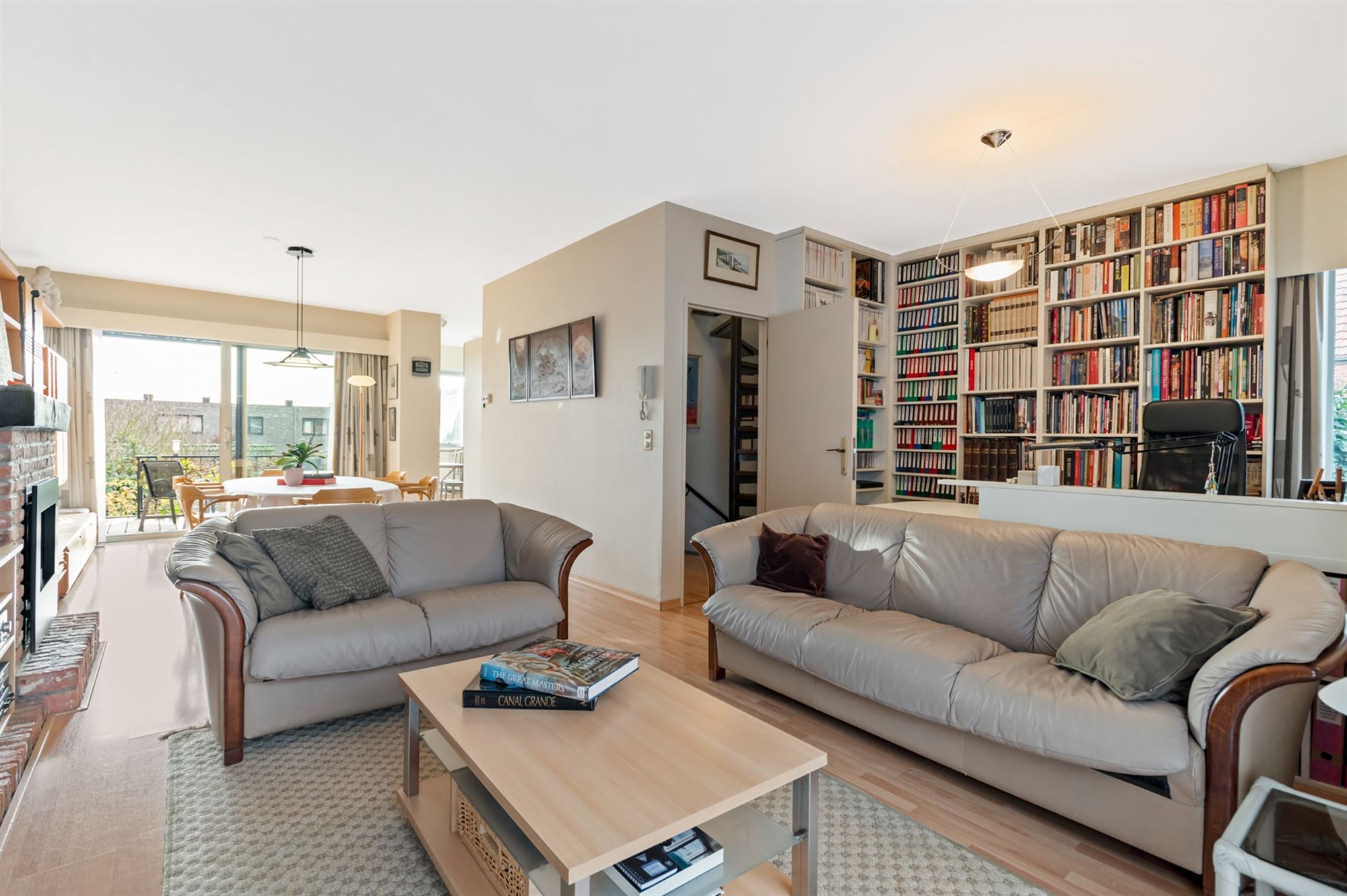 Bel-etage woning met 3 slaapkamers en tuinpoort aan straatkant. - foto 5