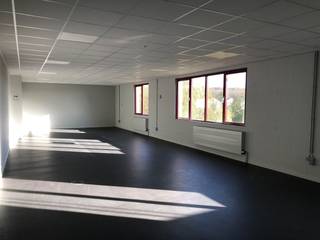 Dit kantoorgebouw is uitstekend gelegen met een vlotte bereikbaarheid en uitzicht op groen. Verschillende oppervlaktes mogelijk, aanpasbaar aan...