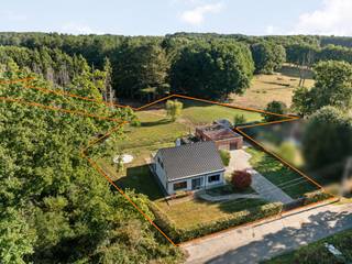 Droom je van rust, ruimte en natuur? Deze landelijke woning ligt verscholen in een prachtig groen landschap, volledig omringd door velden en biedt...