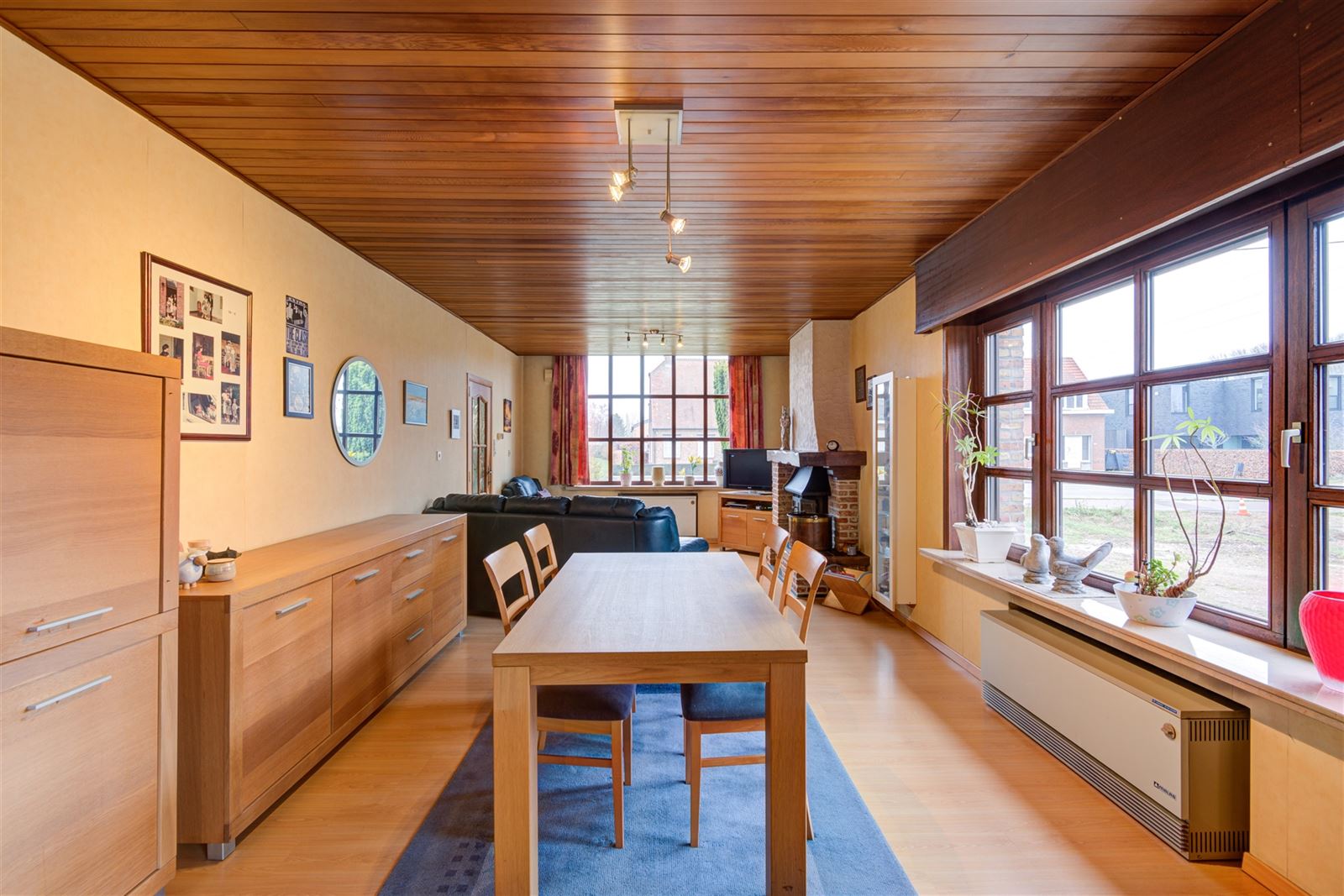 Ruime halfopen bebouwing met veel potentieel - foto 1