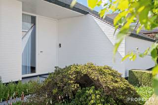 Ontdek deze instapklare en charmante woning in Roeselare, perfect voor wie op zoek is naar comfort, ruimte en rust. Met een bewoonbare oppervlakte...