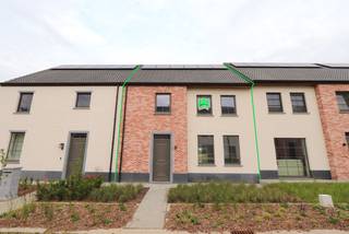 Deze charmante woning is gelegen in een rustige, autoluwe woonwijk in een deelgemeente van Zwevegem. Een bijzonder kindvriendelijke omgeving,...