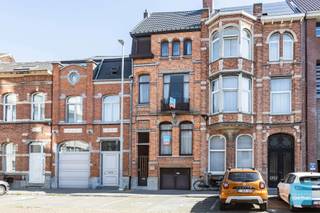 Bezoekdag 24/5/2025Dit statig herenhuis gelegen in het hart van Dendermonde, biedt een unieke kans voor wie op zoek is naar een renovatieproject met...