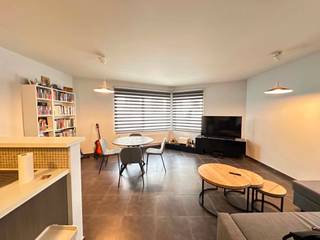 <p><span>Modern gelijkvloers appartement met ruime indeling. </span></p><p><span>Dit appartement beschikt over 1 grote slaapkamer van 18 m² groot, een mooi aangelegde badkamer met ligbad en een volledig ingerichte keuken met alle nodige toestellen. </span></p><p><span>Geniet van een groot terras, perfect voor ontspanning. </span></p><p><span>Centraal gelegen, dichtbij winkels, openbaar vervoer en andere voorzieningen.</span></p><p><span>Ideaal voor wie comfort en bereikbaarheid zoekt.</span></p><p><span>Er is een gemeenschappelijke fietsenstalling aanwezig.</span></p><p><span>Beschikbaar 1 juli 2026.</span></p><p><span>Gemeenschappelijke kosten € 50/maand.</span></p><p><span>Contacteer ons snel voor meer informatie of een bezichtiging ter plaatse via info@vastgoedplus.be of 015 200 999.</span></p>