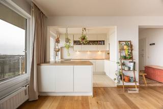 Uitzonderlijk appartement met 4 slaapkamers en twee terrassen. Gunstig gelegen appartement op de 8ste verdieping. Dichtbij winkels, openbaar vervoer...