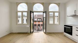 Dit pas gerenovereerde appartement van ca 52m² bevindt zich in een herenwoning aan de Haantjeslei. Een absolute toplocatie in de...