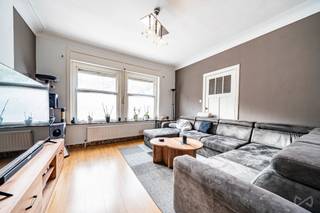Located in Ottignies, in a convenient setting close to the Douaire amenities and major motorways, this three-sided house built in 1936 represents...