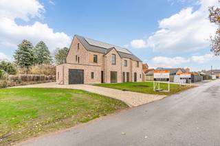 Stijlvolle en energiezuinige nieuwbouwwoning op toplocatie in Tessenderlo!Deze prachtige nieuwbouwwoning van 186 m² werd ontworpen met oog voor...