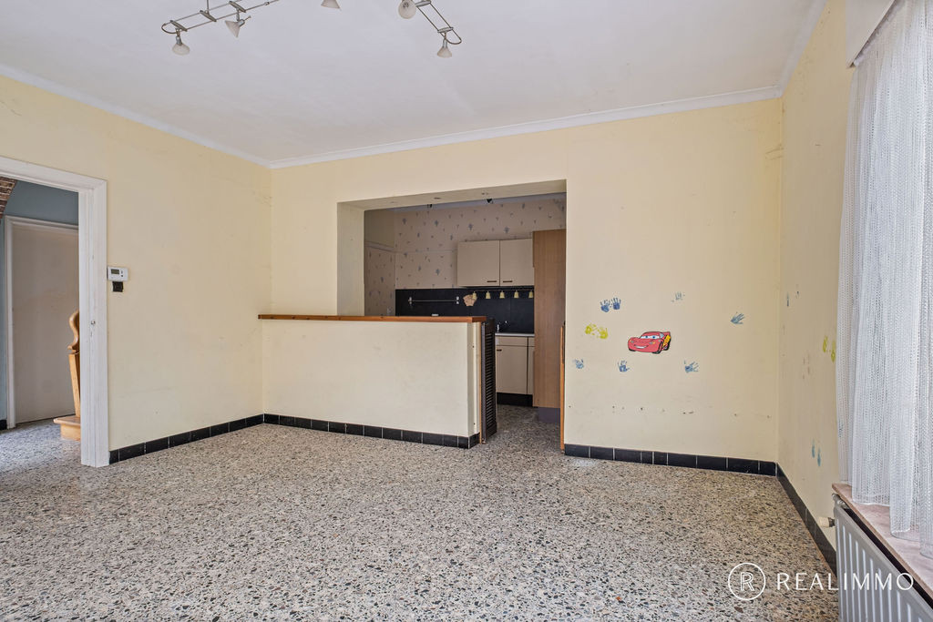 Ruime te renoveren woning met dubbele garage! - foto 5