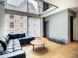Modern, gemeubeld duplex- appartement met 1 slaapkamer en terras nabij het Eilandje! <br /><br />Dit prachtig appartement bevindt zich in de Duboisstraat, om de hoek van Park Spoor Noord en op een boogscheut van het hippe Eilandje!<br />Winkels, supermarkten, het openbaar vervoer en allerlei hippe bars en restaurants liggen op wandelafstand. <br />Bovendien zorgen de nabij gelegen invalswegen voor een goede bereikbaarheid. <br /><br />GA NAAR WWW.DEBOERENPARTNERS.BE OM RECHTSTREEKS UW ONLINE AFSPRAAK IN TE PLANNEN<br /><br />Een grote troef is het gezellige terras aan de achterzijde van het gebouw, waar het tijdens te warmere dagen heerlijk vertoeven is. Bovendien is het appartement <br /><br />De indeling is als volgt: <br />Gelijkvloers: Inkomhal via lift, lichtrijke leefruimte , Open keuken met vaatwasmachine, microgolfoven, oven en ijskast, Bergruimte met diepvries, terras, trap naar eerste verdieping<br />Eerste verdieping: inkomhal via lift, ruime slaapkamer met ingemaakte kast, badkamer met inloopdouche en dubbele lavabo, apart toilet, bergruimte met aansluiting voor wasmachine en droogkast. <br /><br />Bijzonderheden: <br />- Algemene kosten: € 75,00 voor onderhoud gemeenschappelijke delen <br />- Beschikbaar vanaf 15/06<br /><br />GA NAAR WWW.DEBOERENPARTNERS.BE OM RECHTSTREEKS UW ONLINE AFSPRAAK IN TE PLANNEN
