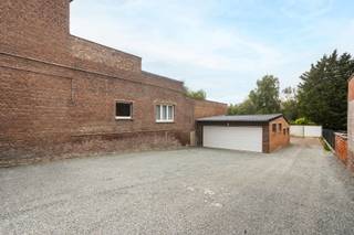 Grond met bestaande garages. Op zoek naar een slimme investering in het hart van Geraardsbergen?Dan is dit perceel met enorm potentieel precies wat u...