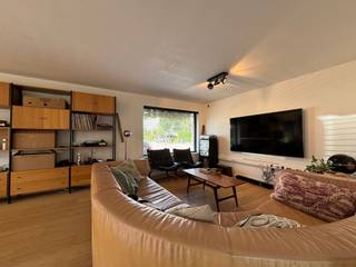 Zoekt u een tijdelijke huurwoning in Deerlijk, dan is deze woning de perfecte match voor u!Welkom in een rustige doodlopende straat, dichtbij scholen...