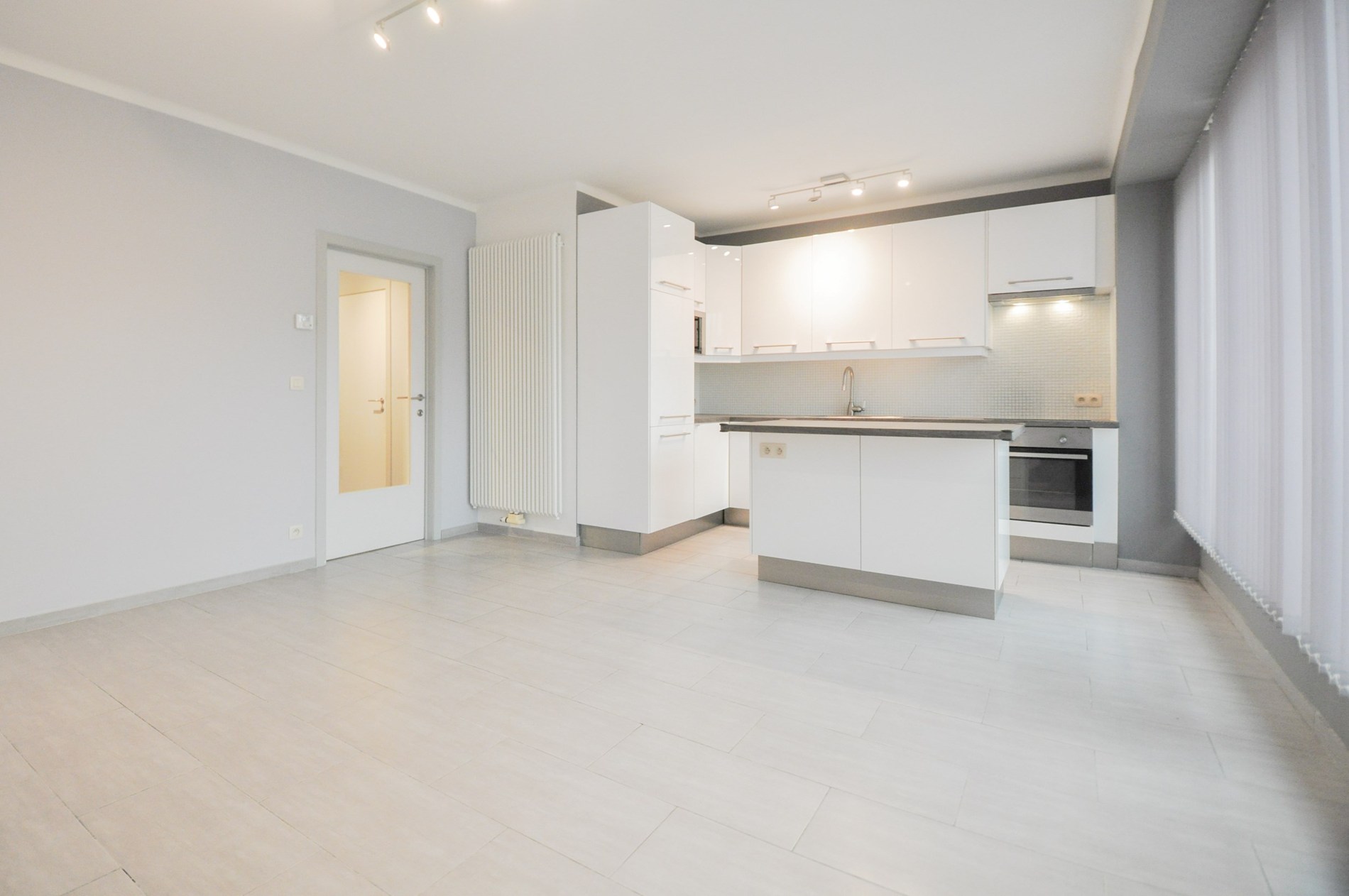 Appartement clé en main situé dans une petite résidence près du lac de la Victoire. - photo 3