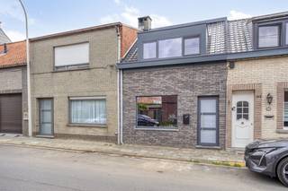 Droomt u van een energiezuinig huis waar u direct kunt intrekken? Dan is deze recent gerenoveerde woning uw kans! Gelegen in een rustige buurt, in...