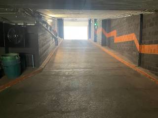 Emplacement de parking souterrain, Rue Jakob Jordaens 18, BruxellesDans un immeuble d'appartements, au cœur de Bruxelles, nous proposons à la vente...