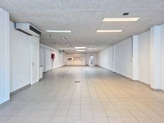 Cette spacieuse propriété commerciale (environ 246 m²) est située dans un quartier résidentiel confortable, à quelques minutes à vélo du centre...