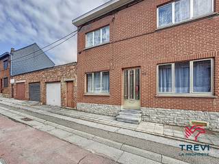 À vendre à Chapelle-lez-Herlaimont : maison à rénover avec trois garages, idéale pour un projet d’investissement ou une habitation à...