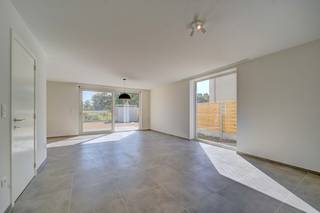 <p>Moderne open bebouwing in een rustige en groene omgeving van Aarschot.</p><p><br /></p><p>Deze energie neutrale woning uit 2026 combineert hedendaags wooncomfort met een mooie landelijke ligging en vrij uitzicht. De nieuwbouwwoning is volledig klaar voor haar eerste bewoner en biedt een doordachte indeling met veel lichtinval en kwalitatieve afwerking. Dankzij het EPC-label A+ geniet je van een uiterst energiezuinige woning met focus op duurzaam wonen. De vlotte verbinding naar invalswegen en nabijheid van openbaar vervoer maken deze woning extra aantrekkelijk. Een ideale keuze voor wie rustig wil wonen in een groene omgeving zonder in te boeten aan bereikbaarheid.</p><p><br /></p><p>Belangrijkste ruimtes:</p><p>• Inkomhal met ingemaakte kasten</p><p>• Lichtrijke woonkamer met aangename leefruimte</p><p>• Volledig uitgeruste keuken met inductiekookplaat, oven, vaatwasser, koelkast en ontbijthoek</p><p>• Praktische wasplaats met aansluitingen voor wasmachine en droogkast, technische ruimte en ventilatiesysteem</p><p>• Apart toilet met handenwasser</p><p>• 3 volwaardige slaapkamers</p><p>• Badkamer met inloopdouche, ligbad en dubbele wastafel in meubel</p><p>• Nachthal met vlotte verbinding tussen de kamers</p><p>• Achterhal met extra circulatieruimte</p><p>• Tuinhuis met extra bergruimte</p><p><br /></p><p>Troeven:</p><p>• Energie neutrale woning met EPC-label A+</p><p>• Nieuwbouw klaar voor de eerste bewoner</p><p>• Rustige landelijke omgeving met vrij zicht</p><p><br /></p><p>Neem vandaag nog contact op met je ERA-makelaar voor een bezoek.</p><p><br /></p><p>JOUW DROOMHUIS. ZO GEVONDEN!</p>