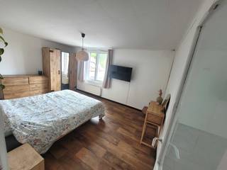 BEZOEKDAG OP 19 JULI – VOOR INFO BEL 0487 60 82 30 OF MAIL LAVIEENROSIE.INFO@GMAIL.COM.Deze charmante woning combineert gezelligheid met een ideale...