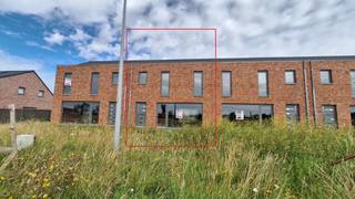 Te Koop: Moderne  Woning in RoeselareBent u op zoek naar een prachtige woning die u volledig naar eigen smaak kunt afwerken?Zoek niet verder!Deze...