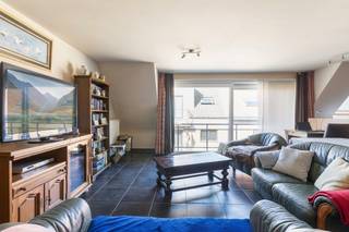 <strong>Middelkerke; </strong>duplex appartement te koop met 2 slaapkamers en terras! <br /> <br />Dit duplex appartement geeft een ruim gevoel door de vele lichtinval. Gelegen in het hart van Middelkerke, geniet u van alle voorzieningen op wandelafstand, De perfecte ligging maakt dit een ideale keuze voor wie wil wonen nabij winkels, horeca en de kust.<br /> <br /><strong>Belangrijkste ruimtes:</strong><br />• Woonkamer met veel lichtinval en directe toegang tot het terras <br />• Keuken met praktische indeling<br />• Twee slaapkamers<br />• Badkamer met douche en wastafel<br />• Apart toilet<br />• Berging voor extra opslag<br />• kelder <br /> <br /><strong>Troeven:</strong><br />• Veel lichtinval<br />• Perfecte ligging<br />• Instapklaar <br /> <br /><strong>Interesse?</strong><br />Neem contact op met Liam 0496160485