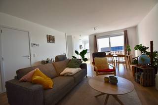 Gelegen op korte afstand van het centrum van Zulte, vlakbij winkels en met een goede verbinding naar Deinze kunt u dit instapklaar appartement...