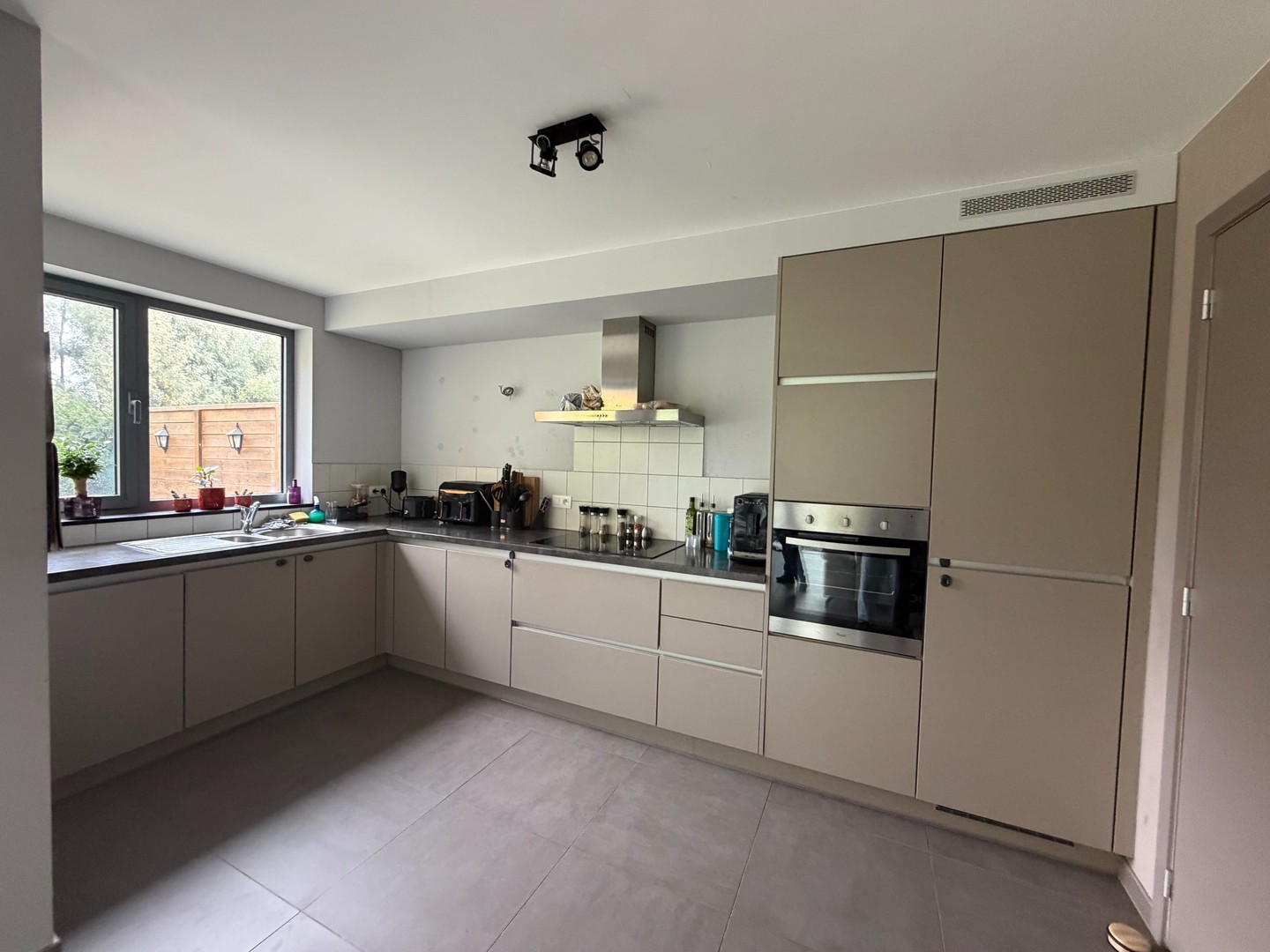Mooi afgewerkt gelijkvloersappartement van ca 129m2 nabij het centrum! - foto 5