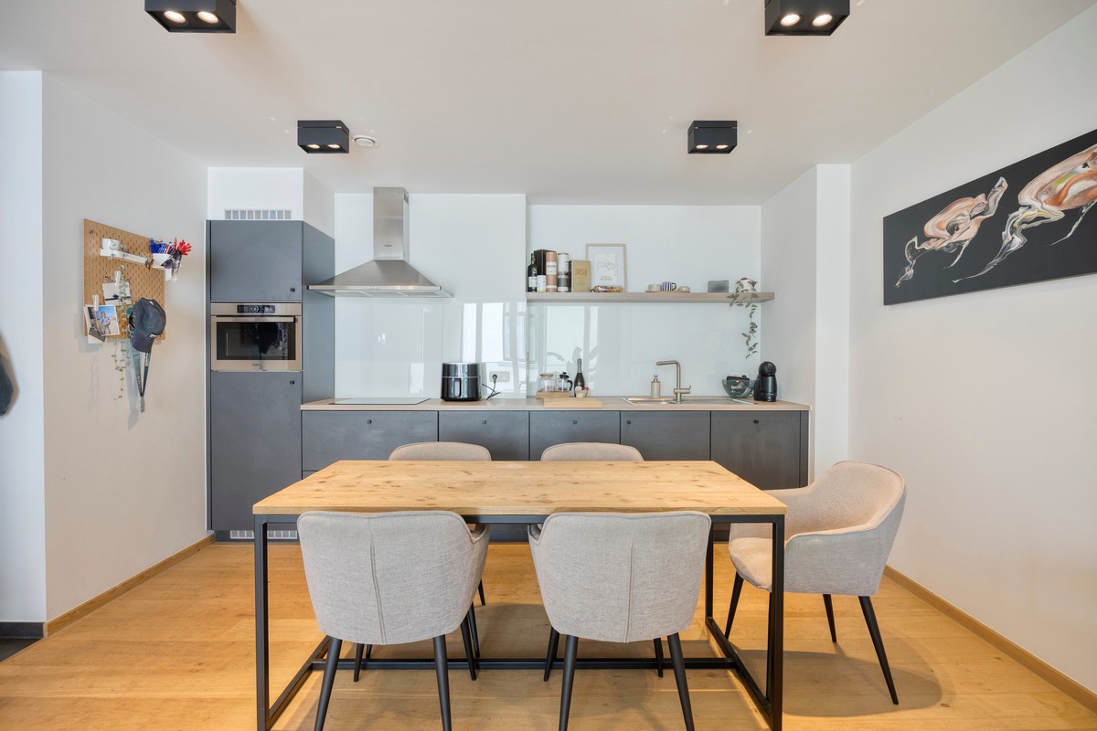 Stijlvolle cityflat met overdekt terras in hartje Hasselt – ideaal als starterswoning, pied-à-terre of investering - foto 5