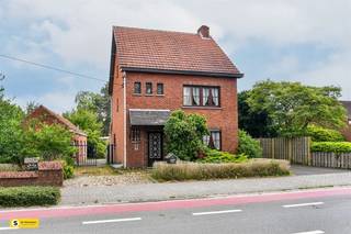 TE KOOP : twee charmante, te renoveren woningen op topligging te Vosselaar - beide met eigen huisnummer!Ontdek dit unieke aanbod in een rustige en...