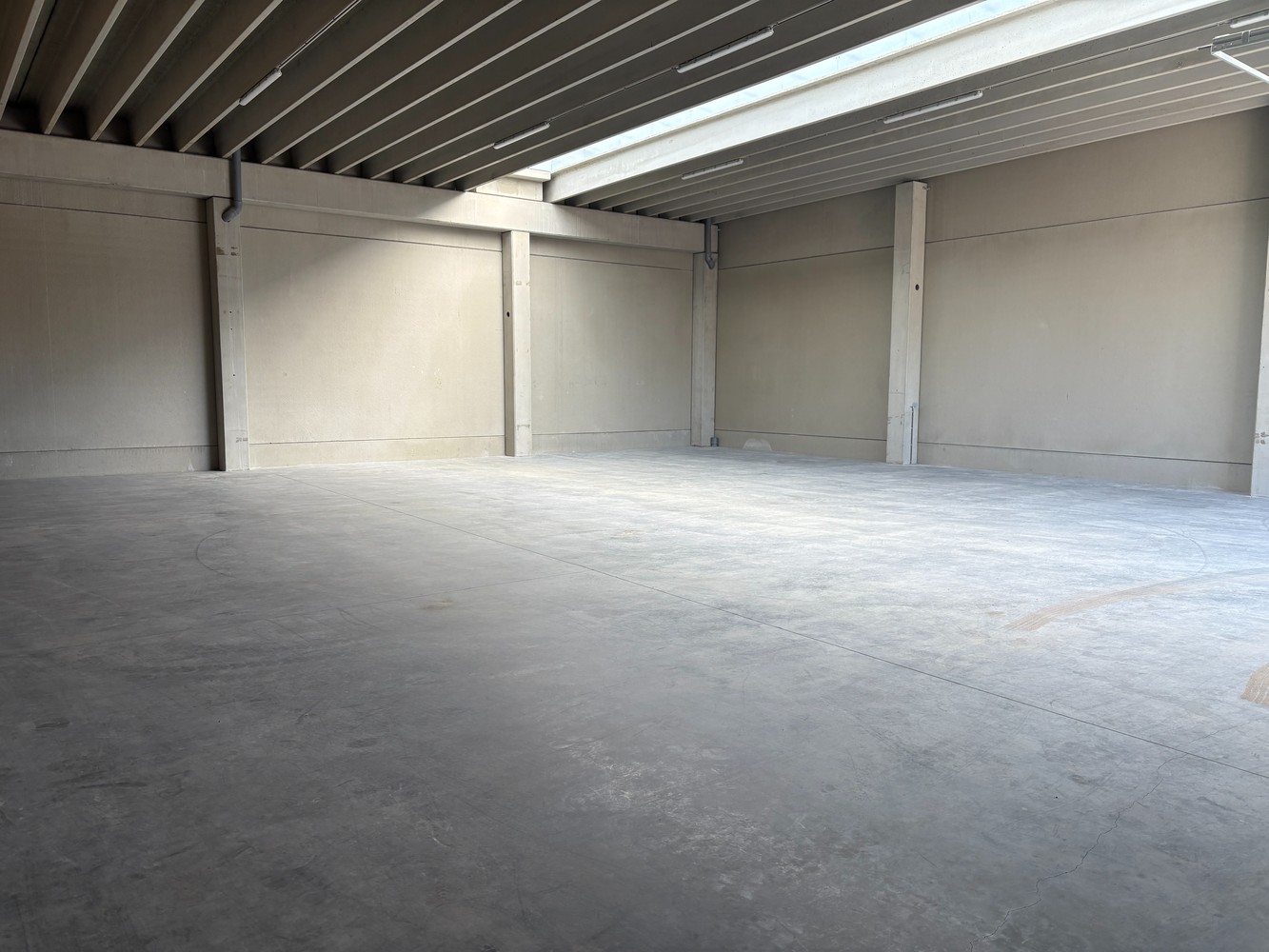 Ruime loods van 264 m² op afgesloten terrein - foto 4