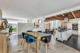 Voor meer info of een bezoek, bel 054 69 39 34 - UNIEKE AANBIEDING - In het charmante en rustige Iddergem bevindt zich deze instapklare...