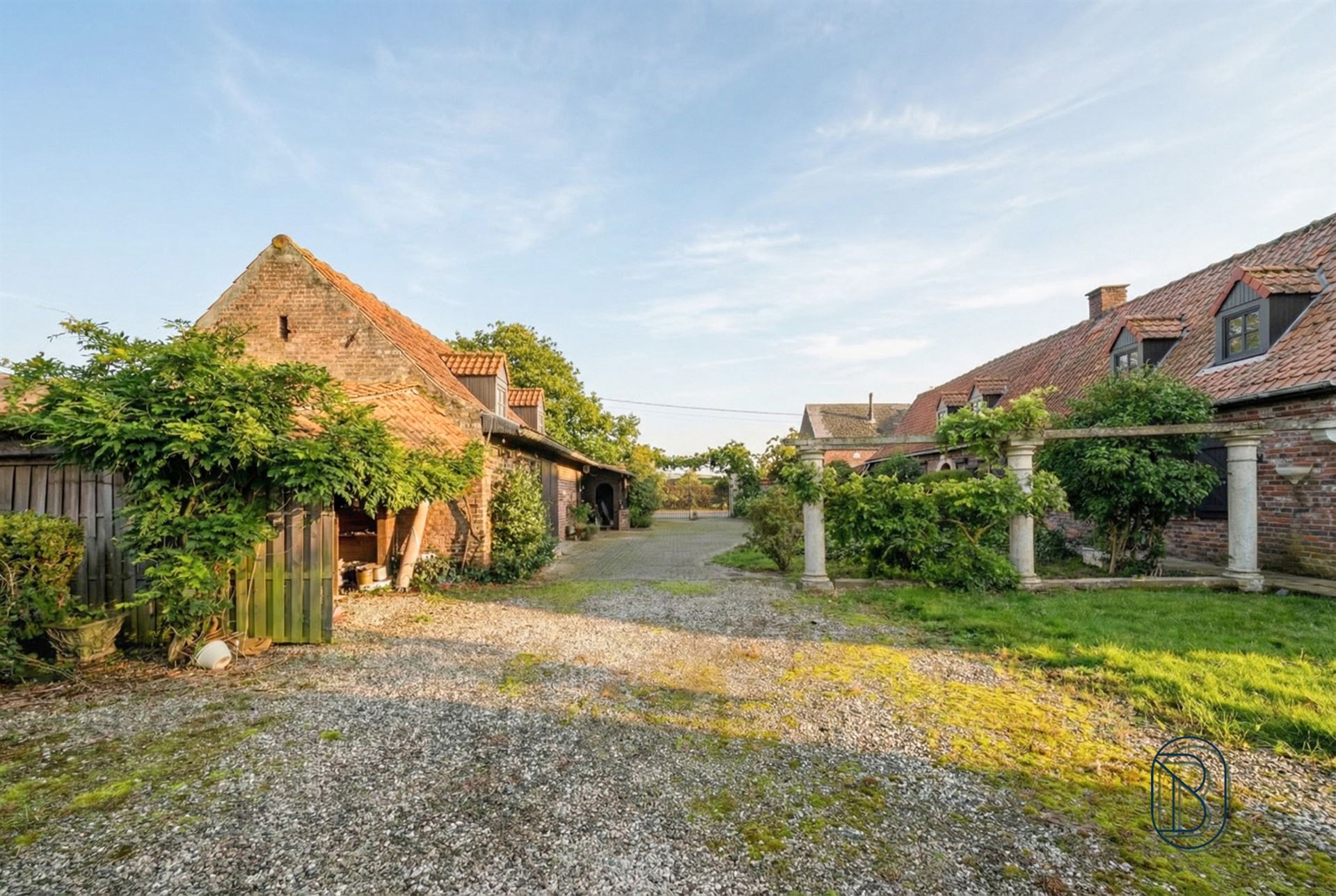 Charmante woning en bijgebouwen, met een prachtig zicht! - foto 5