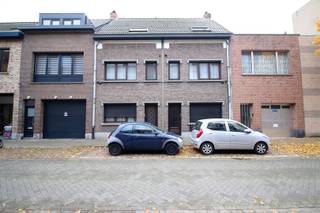 Gelijkvloersappartement met 1 slaapkamer en tuin in centrum Merksem Rustig één slaapkamer appartement nabij scholen, winkels en het openbaar...