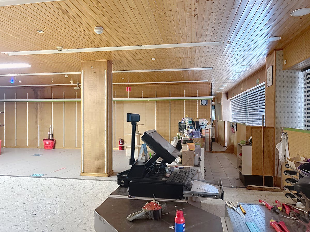 Development building with 300m² trading house in Deurne! - photo 2