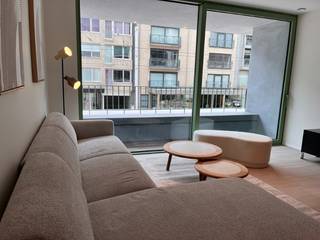 Modern gemeubeld appartement met twee slaapkamer, balkon en ruim terras te huur op enkele meters van zee.Dit appartement wordt verhuurd  op jaarbasis...